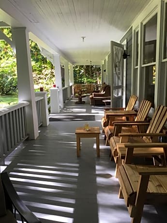 Mountain Meadows Inn
