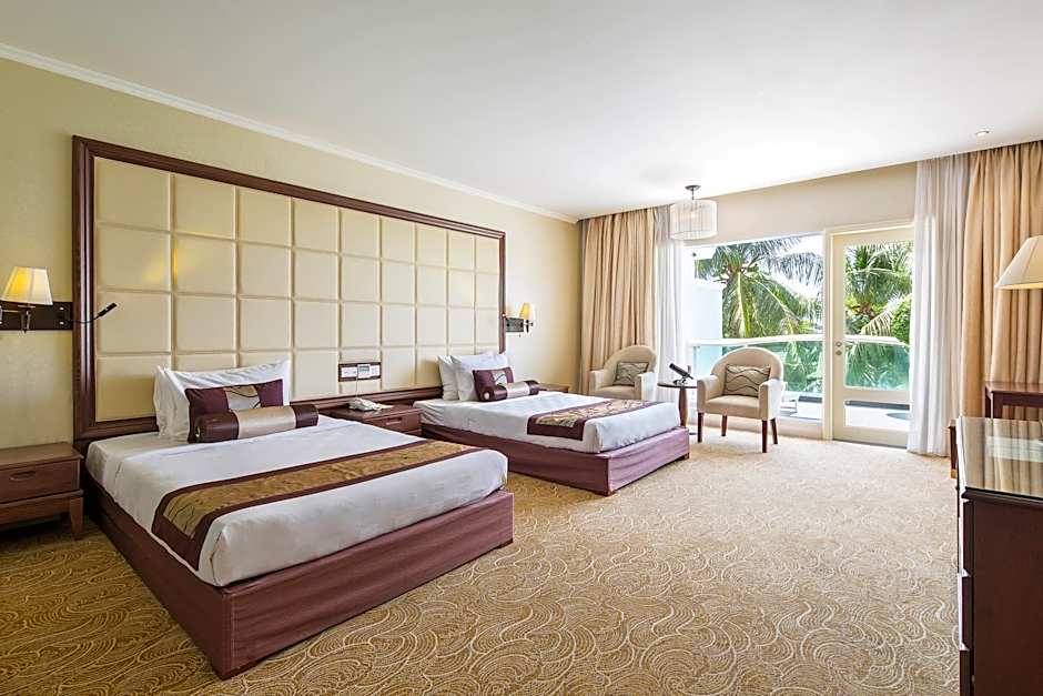 Photo 1 of 3 of Deluxe 1 Twin Bed, Pool View