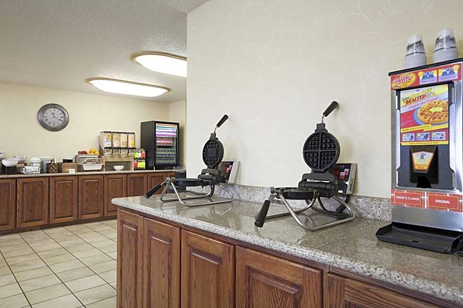 Country Inn & Suites by Radisson Bismarck Waterpark