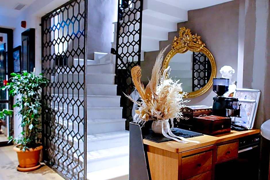 Aleksandr Pera Hotel