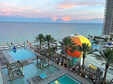 Modern Beachfront Condo with Stunning Ocean View