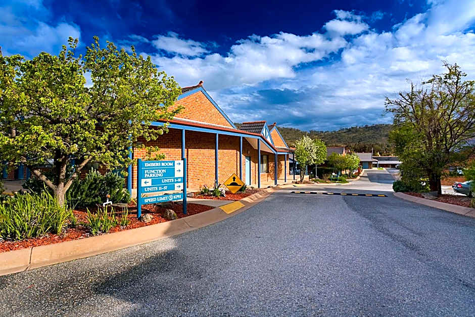 Blazing Stump Motel & Suites