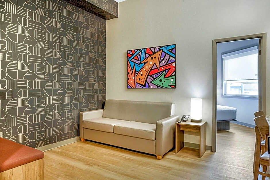 Days Inn & Suites by Wyndham West Edmonton