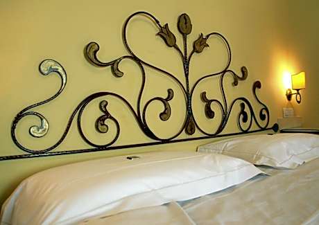 Family Room (2 Adults + 1 Child)