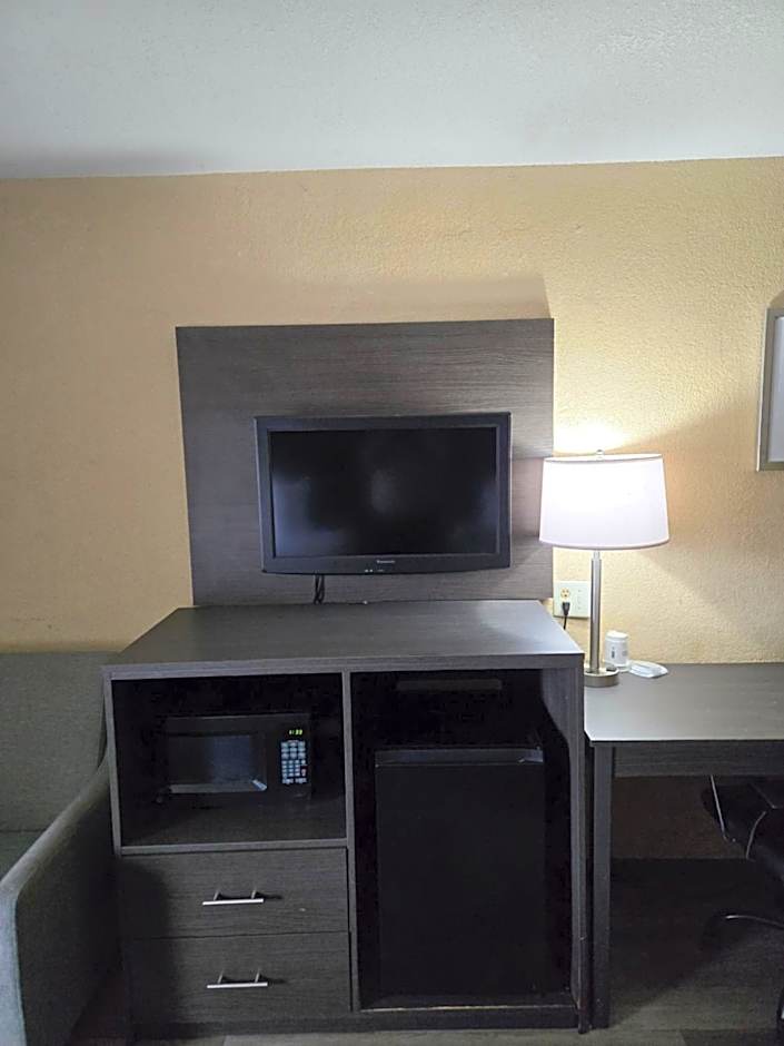 Days Inn by Wyndham Charlotte Northlake