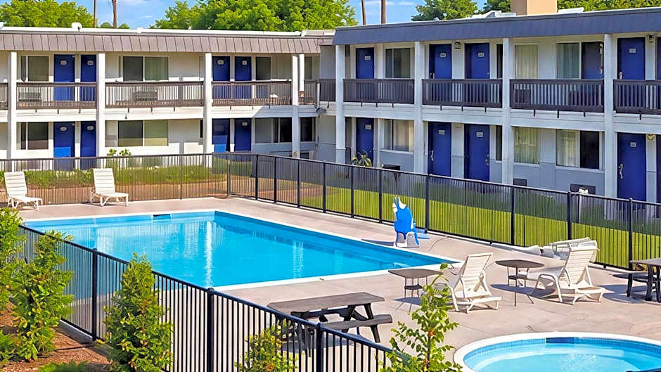 Motel 6-Claremont, CA