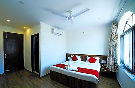 Deluxe Double or Twin Room with Balcony