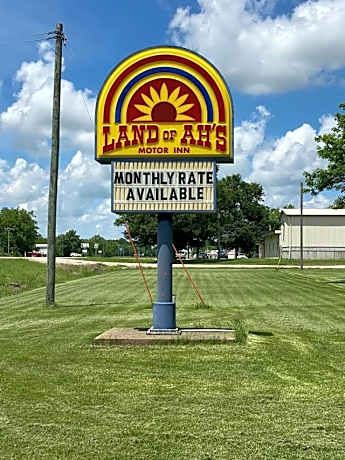 Land of Ahs Motor Inn