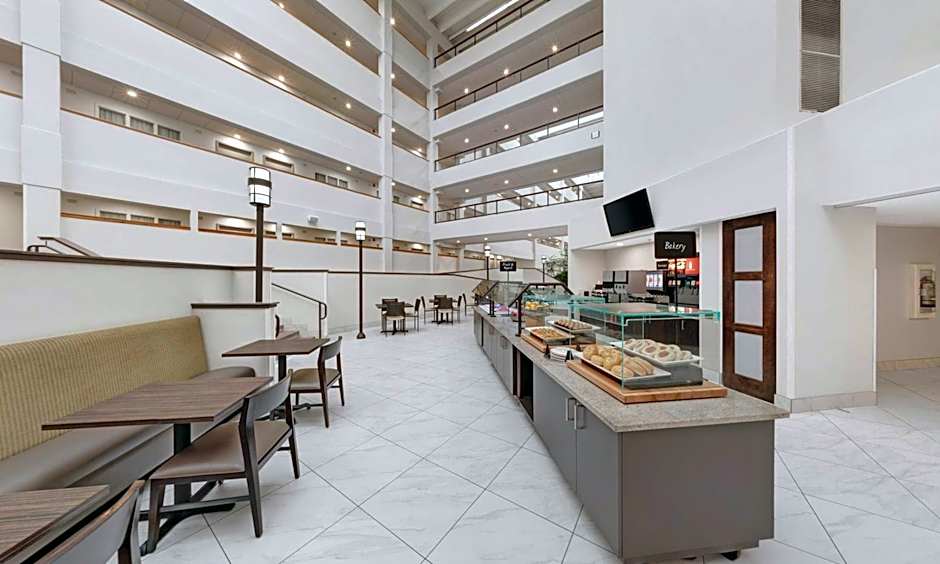 Embassy Suites by Hilton Milwaukee Brookfield