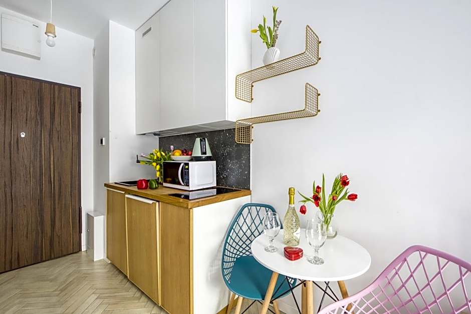 Aparthotel Pawia Deluxe- 10 min to center, self check-in, optional breakfest, parking on the street