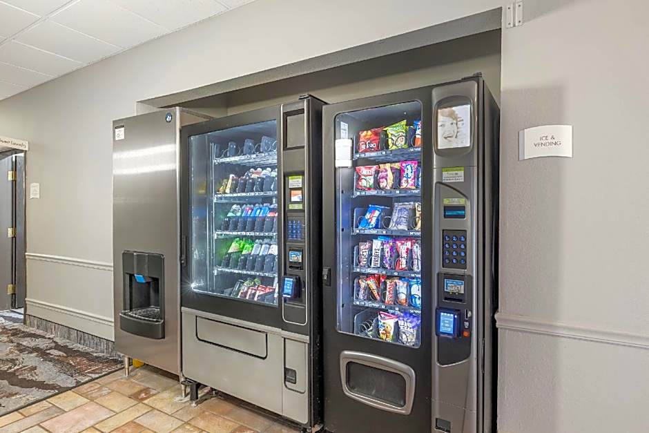 Quality Inn & Suites Lincoln North