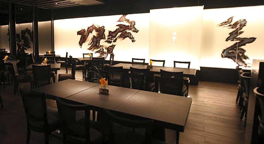 Monarch Skyline International Hotel