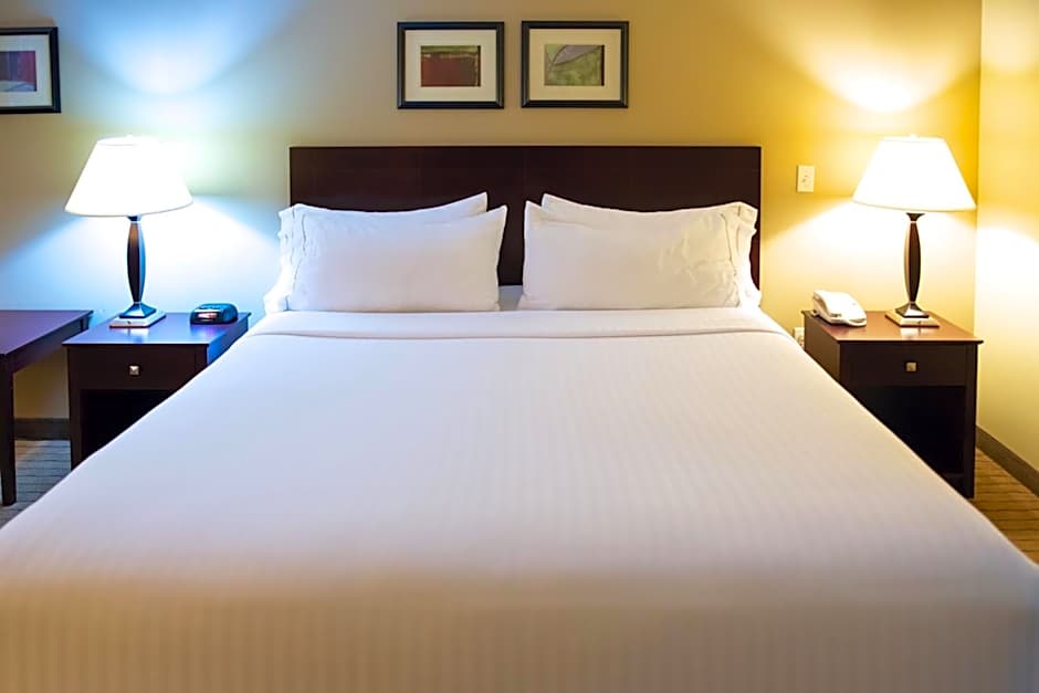 Holiday Inn Express Devils Lake By IHG