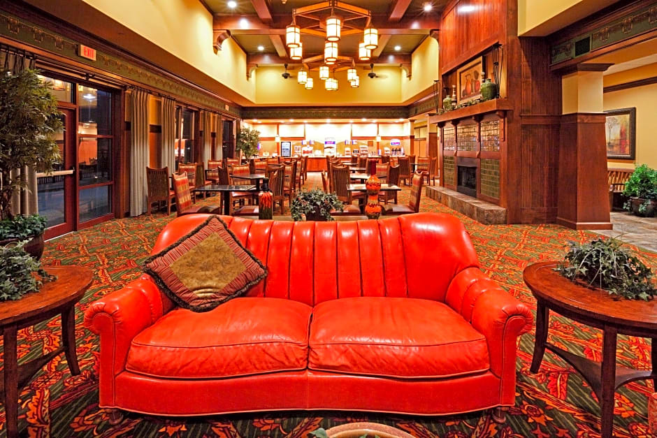 The Q Hotel & Suites