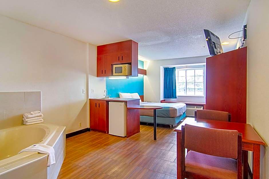 Americas Best Value Inn & Suites Brunswick