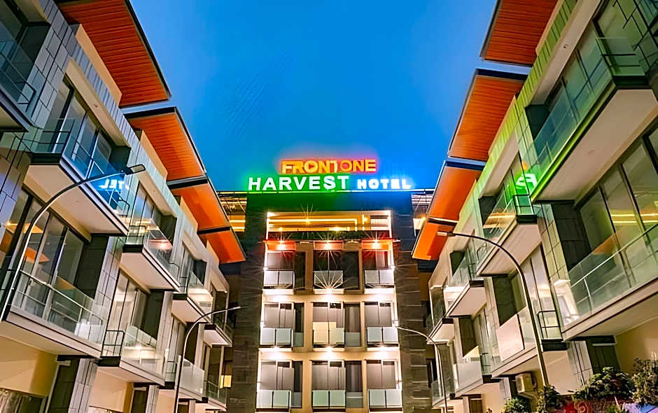 Front One Harvest Hotel Wonosobo