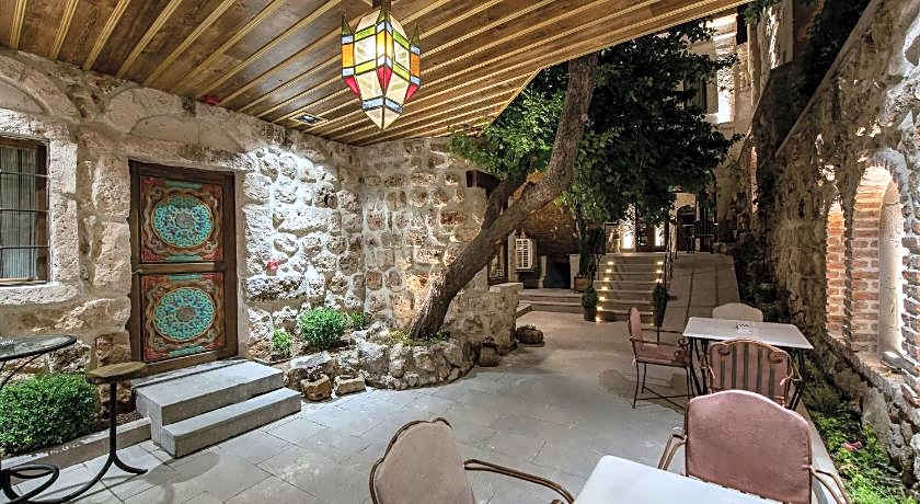 Foremanson Cave Hotel