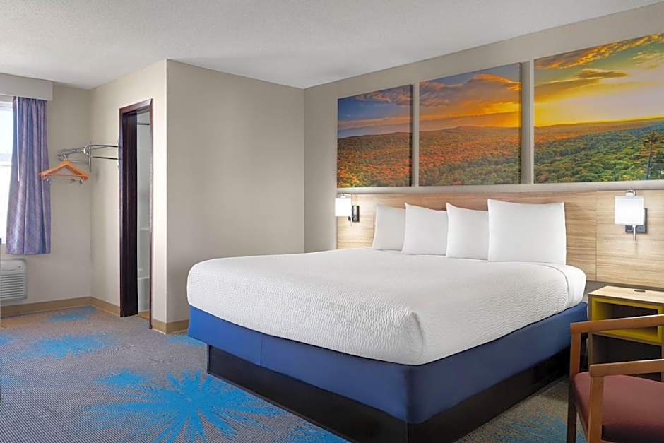 Days Inn by Wyndham Jamestown