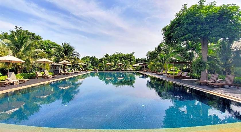 Royal River Kwai Resort & Spa