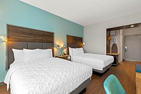 Queen Room with Two Queen Beds - Hearing Access