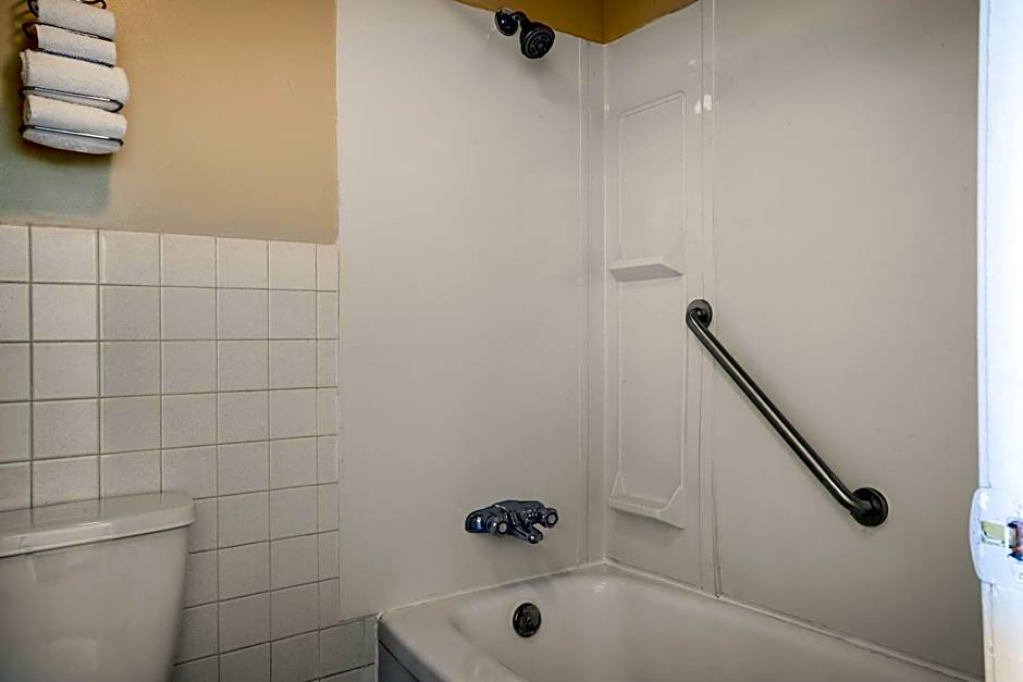 Thriftlodge by Wyndham Regina North