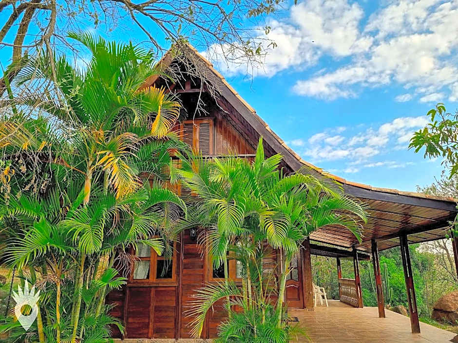 Chalé europeu com vista para natureza no interior