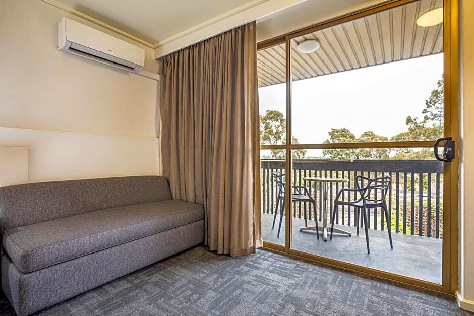 Nightcap at Shoppingtown Hotel