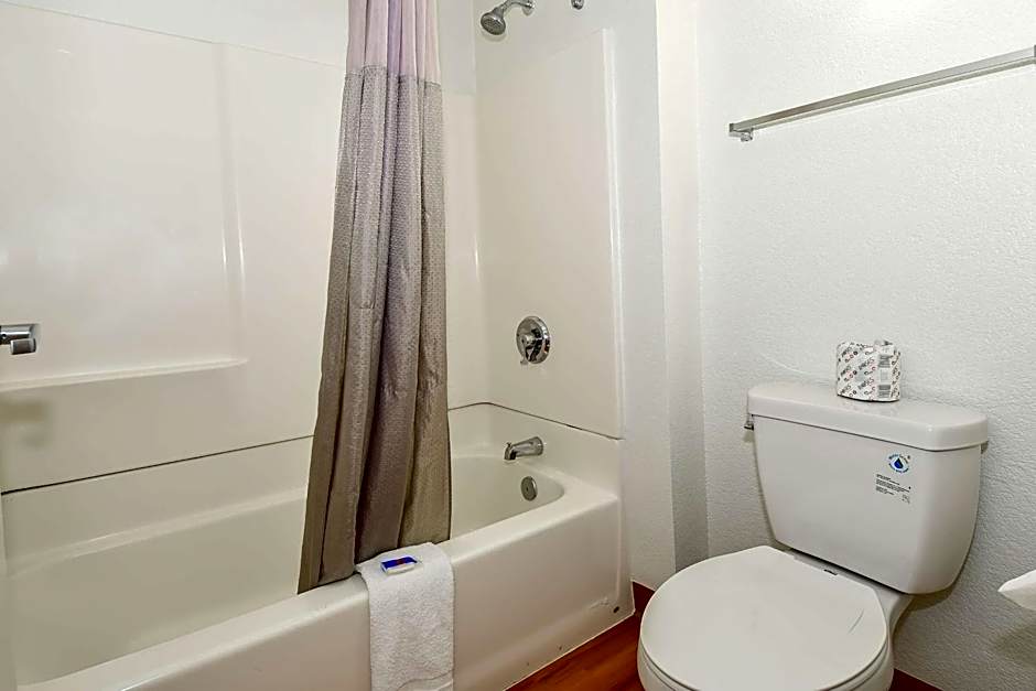 Motel 6-Riverside, CA - South