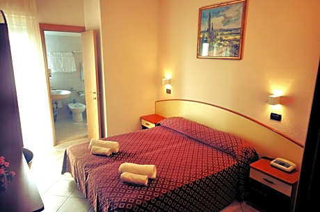 Double or Twin Room with Balcony and Partial Sea View