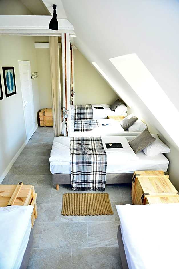 Five Point Hostel & Apartments