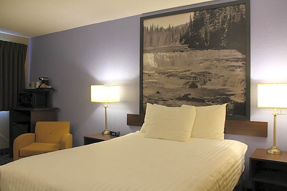 Super 8 by Wyndham Kamloops BC