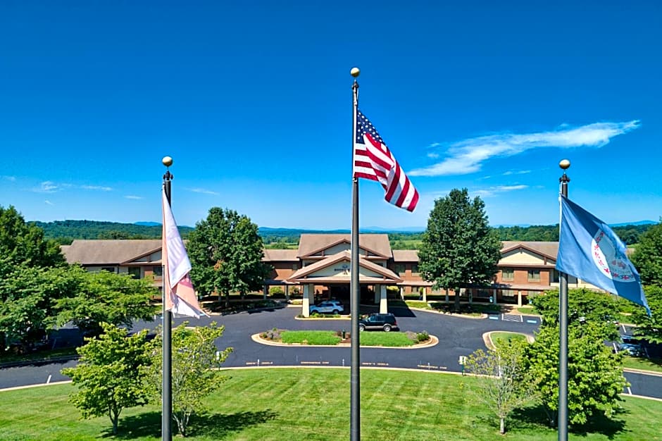 Round Hill Inn