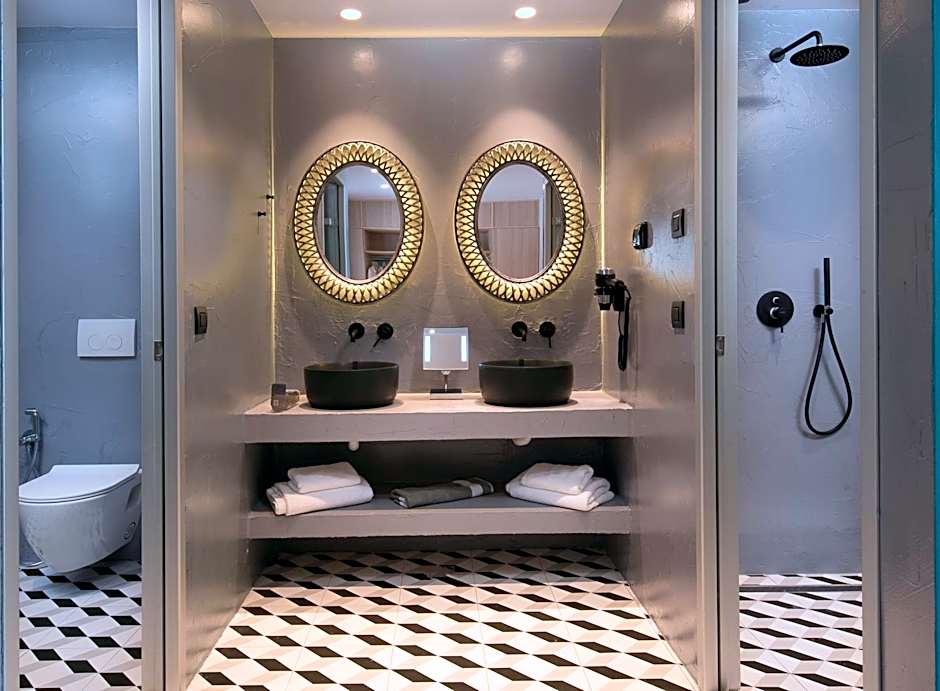 Lagomandra Luxury Suites with Private Pools