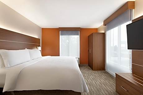 Standard King Room with Mobility Accessible Tub