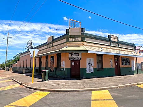 Main Reef Hotel