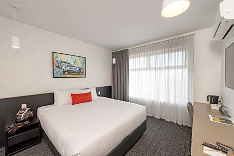 King Room with Track View