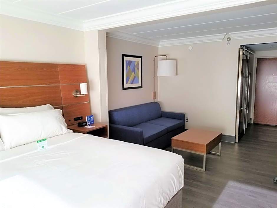 Holiday Inn Express Columbia NE - Fort Jackson by IHG