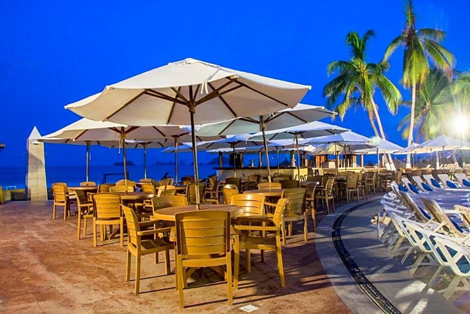 VILLA PARA 5P 4A 1M dentro del Hotel a un lado del Krystal IXTAPA Con Playa WiFi