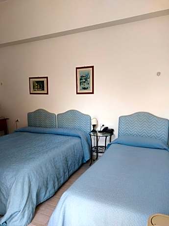 Triple Room - Garden Level