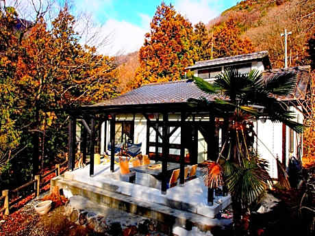 KuRaSe Roofed BBQ Deck - Traditional Japanese Modern House Surrounded by Nature