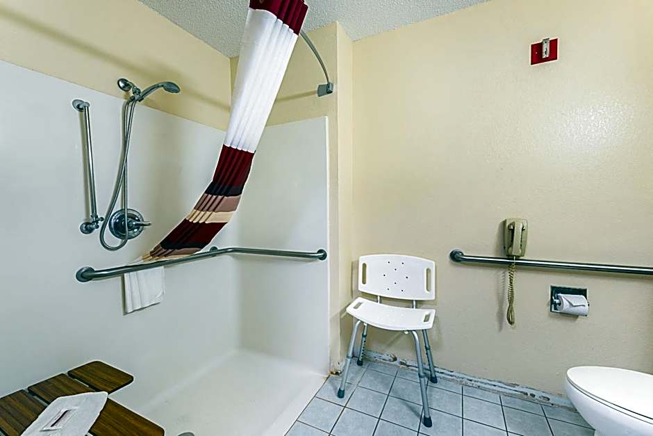 Red Roof Inn Auburn
