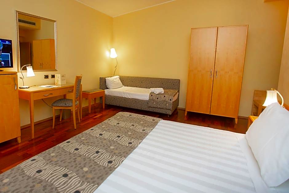 Riviera Hotel