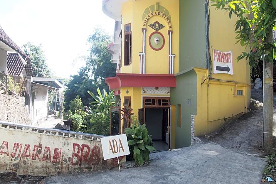 OYO Life 90646 Villa Karsinem Pasuruan