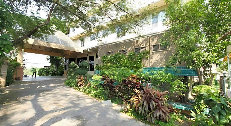 Rattana Park Hotel