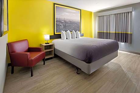 Super 8 by Wyndham Hazleton