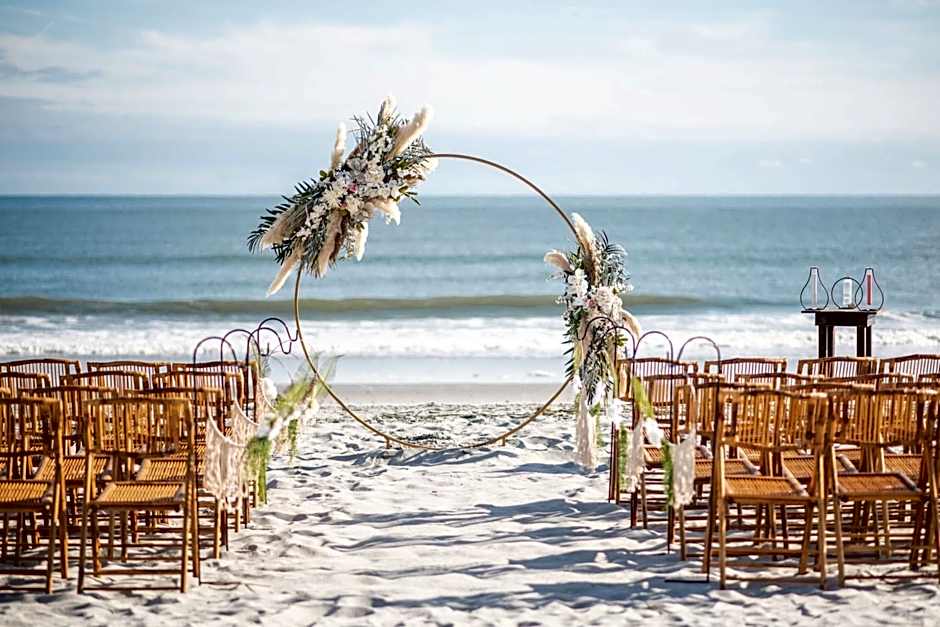 Holiday Inn Resort Oceanfront at Surfside Beach by IHG