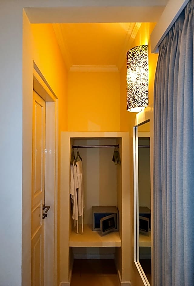 Scallywags Smugglers