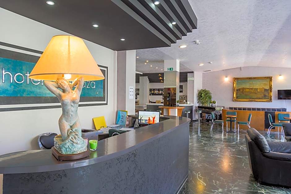 Hotel Plaza con piscina