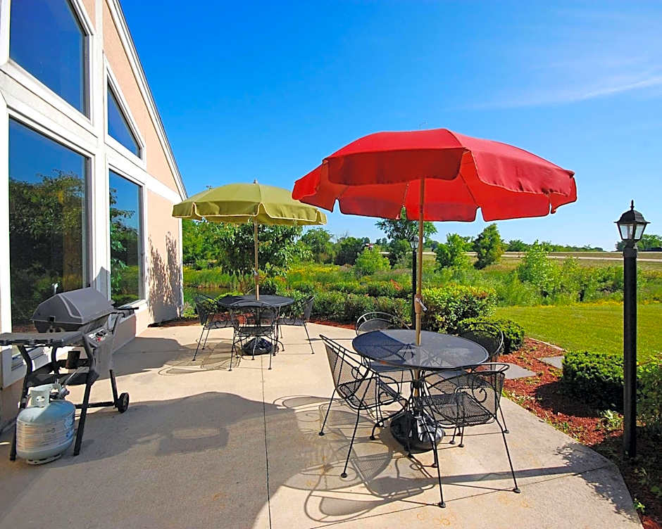 Comfort Inn and Suites Jackson - West Bend