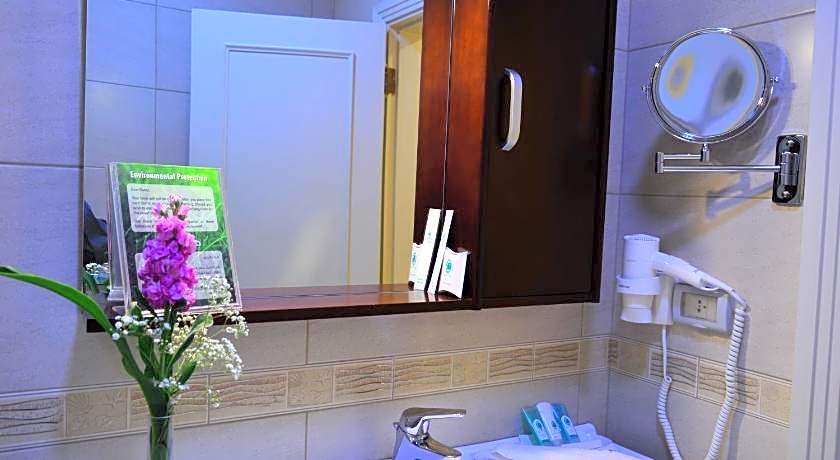 Comfort Hotel Suites